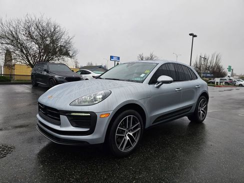 Used 2023 Porsche Macan image 3