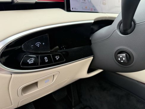 Used 2026 Genesis GV70 2.5T Advanced image 25