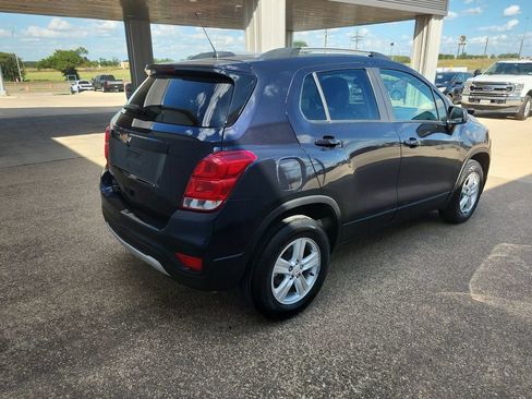 Used 2022 Chevrolet Trax LT w/ LT Convenience Package AWD/4WD image 8
