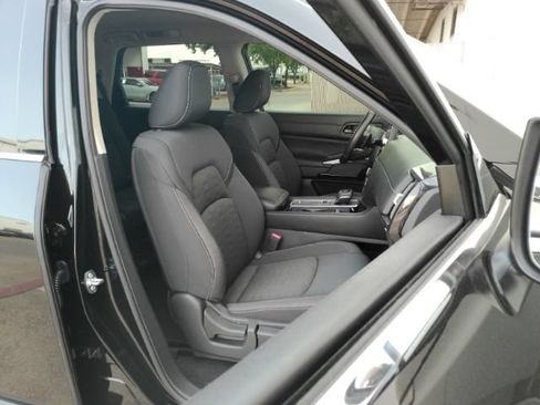 Used 2025 Nissan Pathfinder SV FWD image 20
