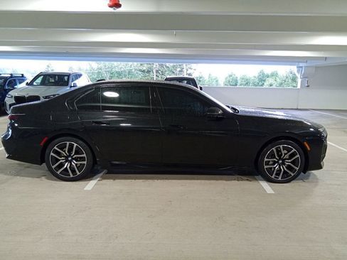 Certified 2024 BMW 740i RWD image 4