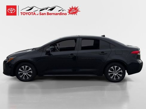 Certified 2022 Toyota Corolla LE image 2