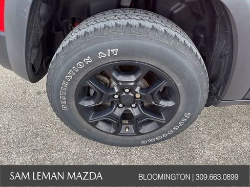 Used 2019 Jeep Cherokee Trailhawk w/ Comfort/Convenience Group image 13