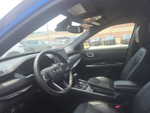 Used 2025 Jeep Compass Trailhawk AWD/4WD image 8
