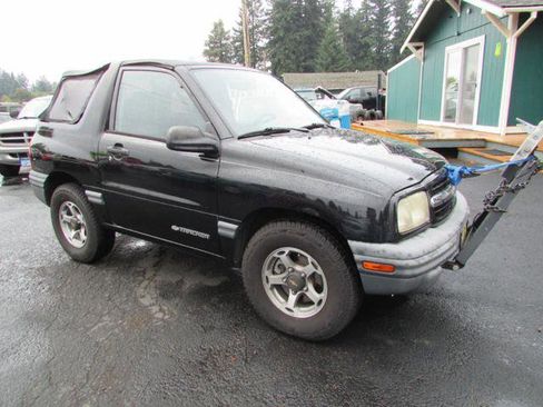 Used 1999 Chevrolet Tracker 4WD Convertible w/ Preferred Equipment Group 2 image 3