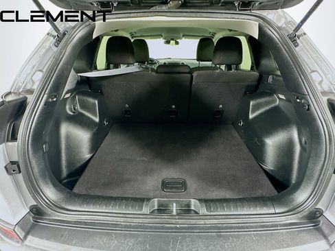 Used 2019 Jeep Cherokee Latitude w/ Cold Weather Group image 11