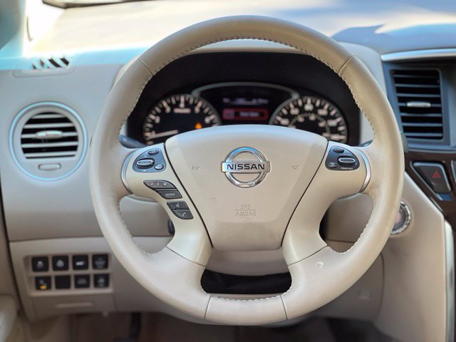 Used 2015 Nissan Pathfinder Platinum w/ Family Entertainment Package FWD image 33