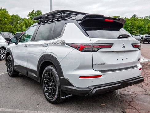 New 2025 Mitsubishi Outlander image 7