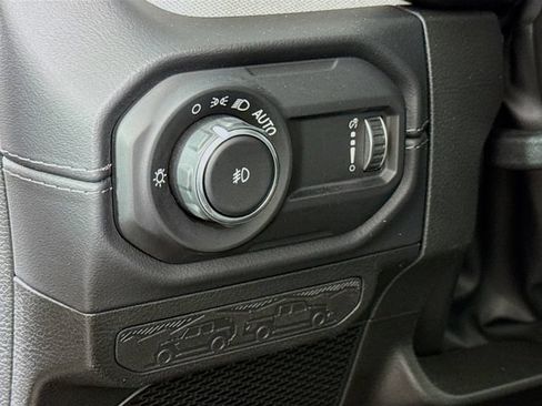 Used 2026 Jeep Wrangler Unlimited Sahara AWD/4WD image 11