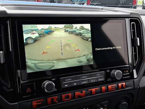 Used 2025 Nissan Frontier PRO-4X AWD/4WD image 18