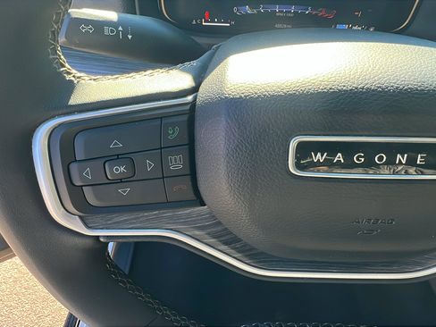 Used 2024 Jeep Wagoneer Series III image 29