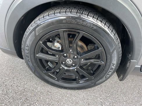 Used 2020 Nissan Kicks SR w/ SR Premium Package FWD image 11