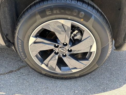 Used 2025 Nissan Rogue SV FWD image 32