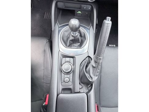 Used 2021 MAZDA MX-5 Miata Grand Touring RWD image 18