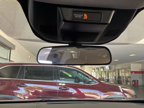 Used 2025 Nissan Rogue SV FWD image 20