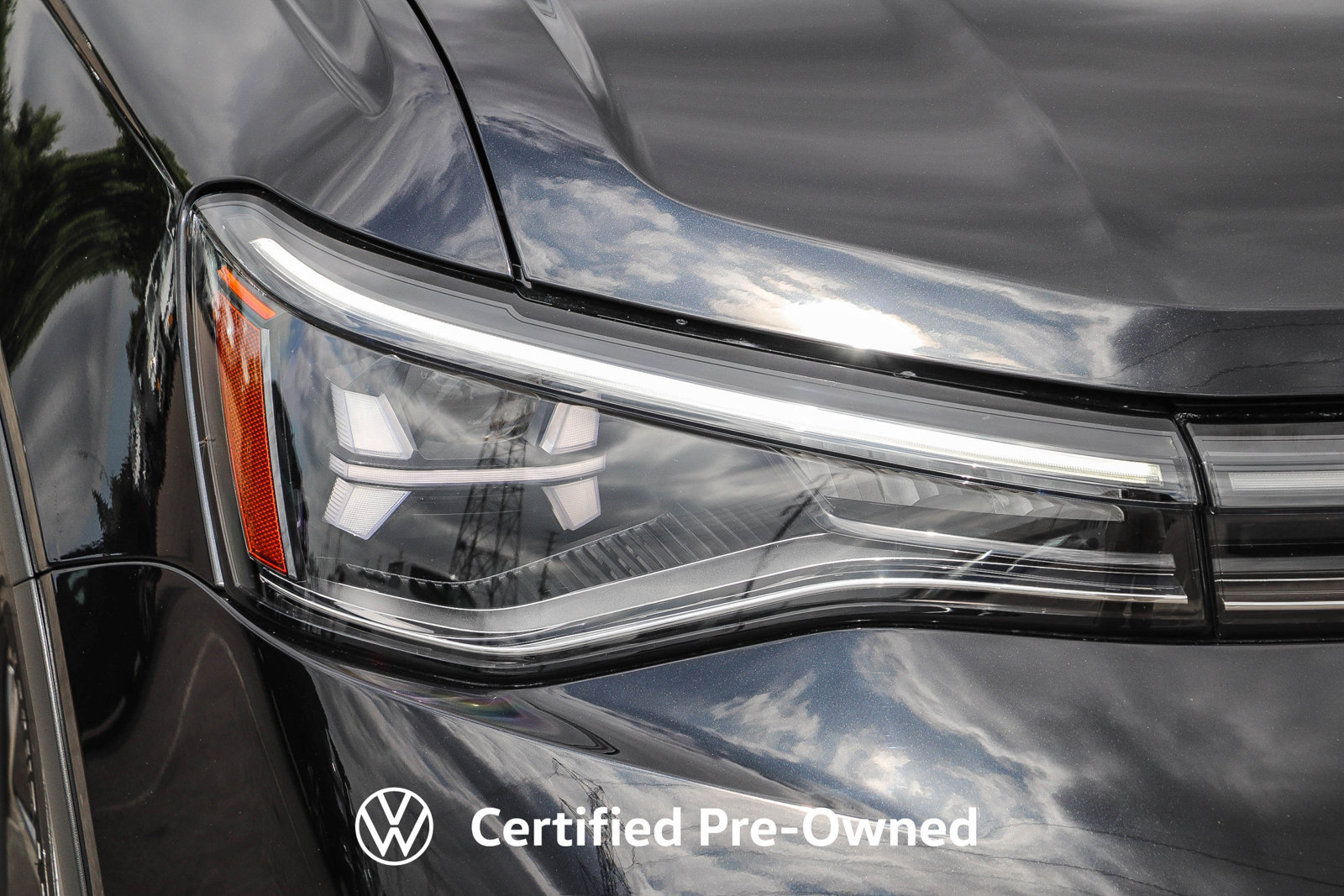 Certified 2025 Volkswagen Taos SE FWD image 5
