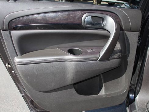 Used 2017 Buick Enclave Leather FWD image 19