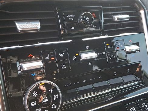 Certified 2025 Nissan Armada PRO-4X image 15