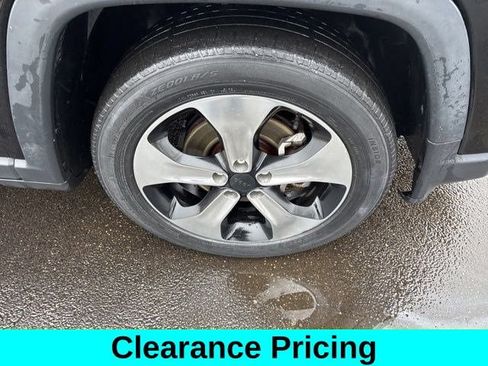Used 2018 Jeep Compass Latitude FWD image 40