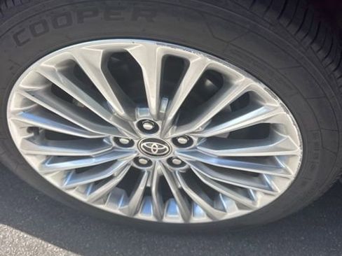 Used 2021 Toyota Avalon Limited w/ Advanced Safety Package FWD image 11
