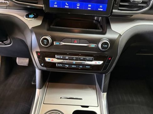 Used 2020 Ford Explorer XLT w/ Equipment Group 202A AWD/4WD image 30