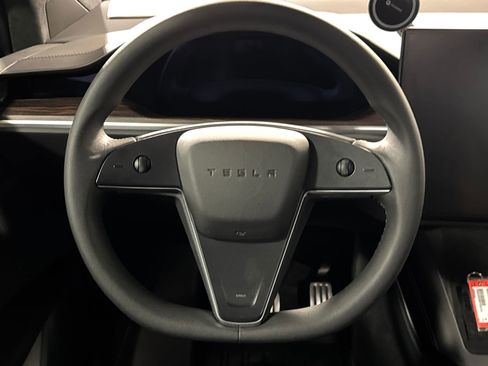 Used 2024 Tesla Model X image 22