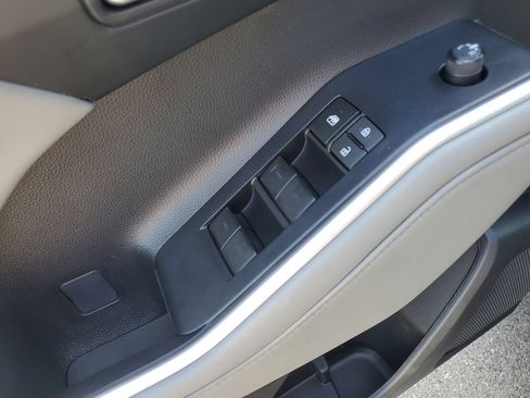 Used 2023 Toyota Highlander XLE AWD/4WD image 22