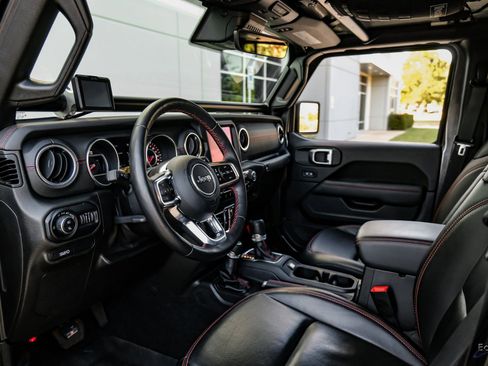 Used 2020 Jeep Gladiator Rubicon image 2