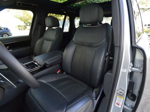 Used 2023 Land Rover Range Rover Autobiography image 28