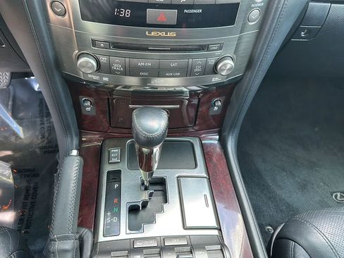 Used 2011 Lexus LX 570 4WD w/ Luxury Pkg image 37