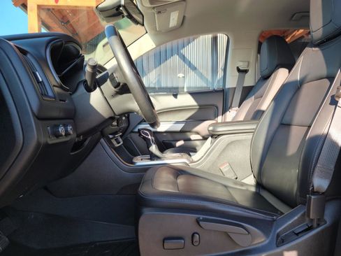 Used 2022 Chevrolet Colorado LT w/ Luxury Package image 13