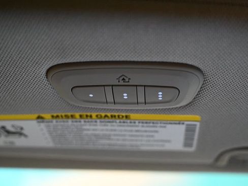 Used 2023 Chrysler Pacifica Limited FWD image 47