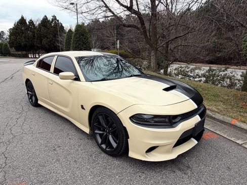 Used 2019 Dodge Charger Scat Pack image 16