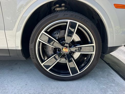 Certified 2023 Porsche Cayenne Platinum Edition AWD/4WD image 15