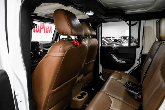 Used 2017 Jeep Wrangler Unlimited Sahara w/ Connectivity Group AWD/4WD image 33