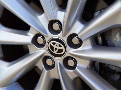 Used 2022 Toyota Corolla XLE FWD image 16
