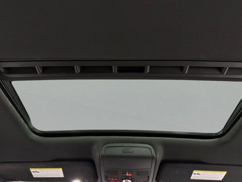 Used 2021 Volkswagen Passat 2.0T R-Line image 11