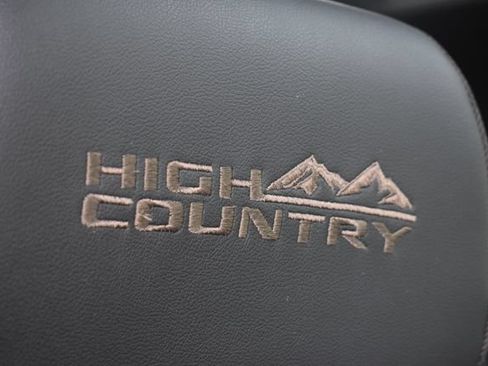 Used 2022 Chevrolet Traverse High Country AWD/4WD image 16