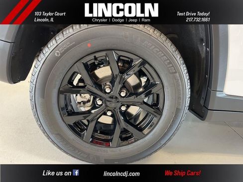 New 2025 Jeep Grand Cherokee Altitude image 32