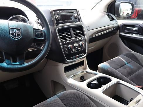 Used 2015 Dodge Grand Caravan SXT FWD image 22