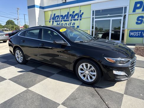 Used 2025 Chevrolet Malibu LT FWD image 1