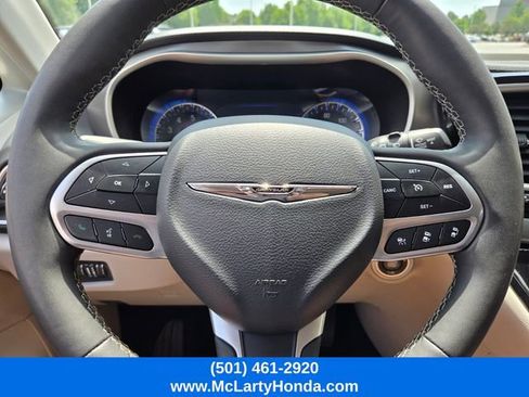 Used 2023 Chrysler Pacifica Touring-L FWD image 29