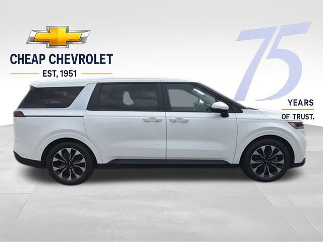 Used 2024 Kia Carnival EX FWD image 3
