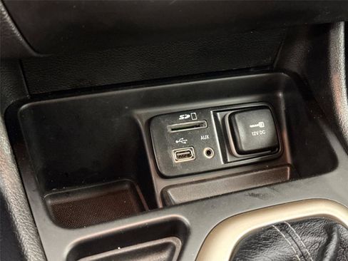 Used 2017 Jeep Cherokee Sport FWD image 23