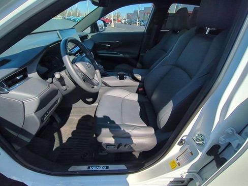 Used 2023 Toyota Venza Nightshade image 8