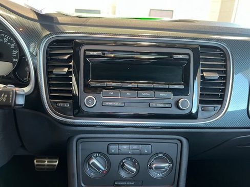 Used 2012 Volkswagen Beetle Turbo FWD image 17