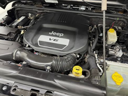 Used 2014 Jeep Wrangler Unlimited Sport AWD/4WD image 33
