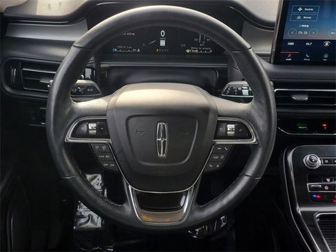 Certified 2022 Lincoln Nautilus AWD w/ Premium Package image 31