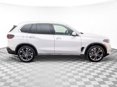 New 2026 BMW X5 xDrive40i w/ Climate Comfort Package AWD/4WD image 8