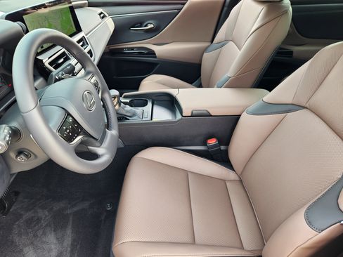 Used 2025 Lexus ES 350 w/ Premium Package image 14